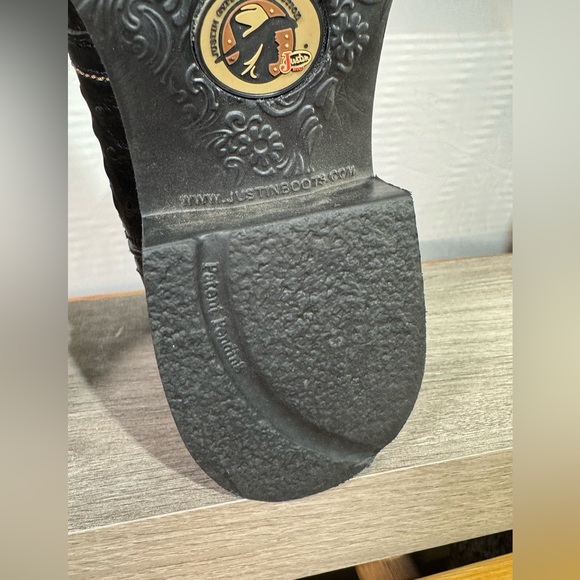 Justin Boots Black and Tan Heeled Boots - Picture 15 of 16